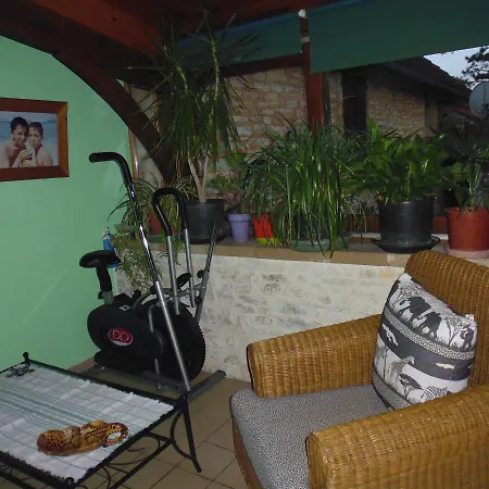 Le Tilleul A Fleurs Bed & Breakfast Degagnac