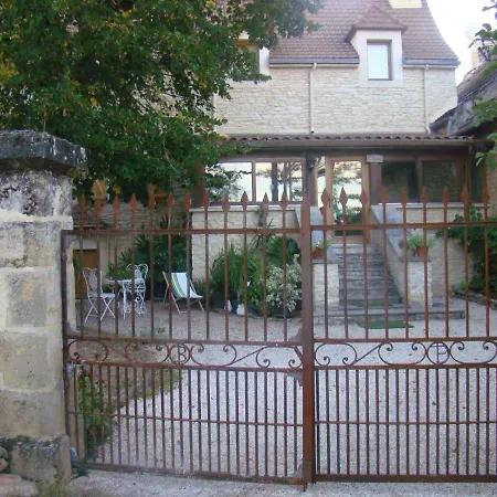 Le Tilleul A Fleurs Bed & Breakfast *