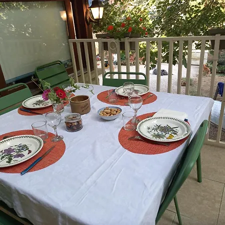 Le Tilleul A Fleurs Bed & Breakfast